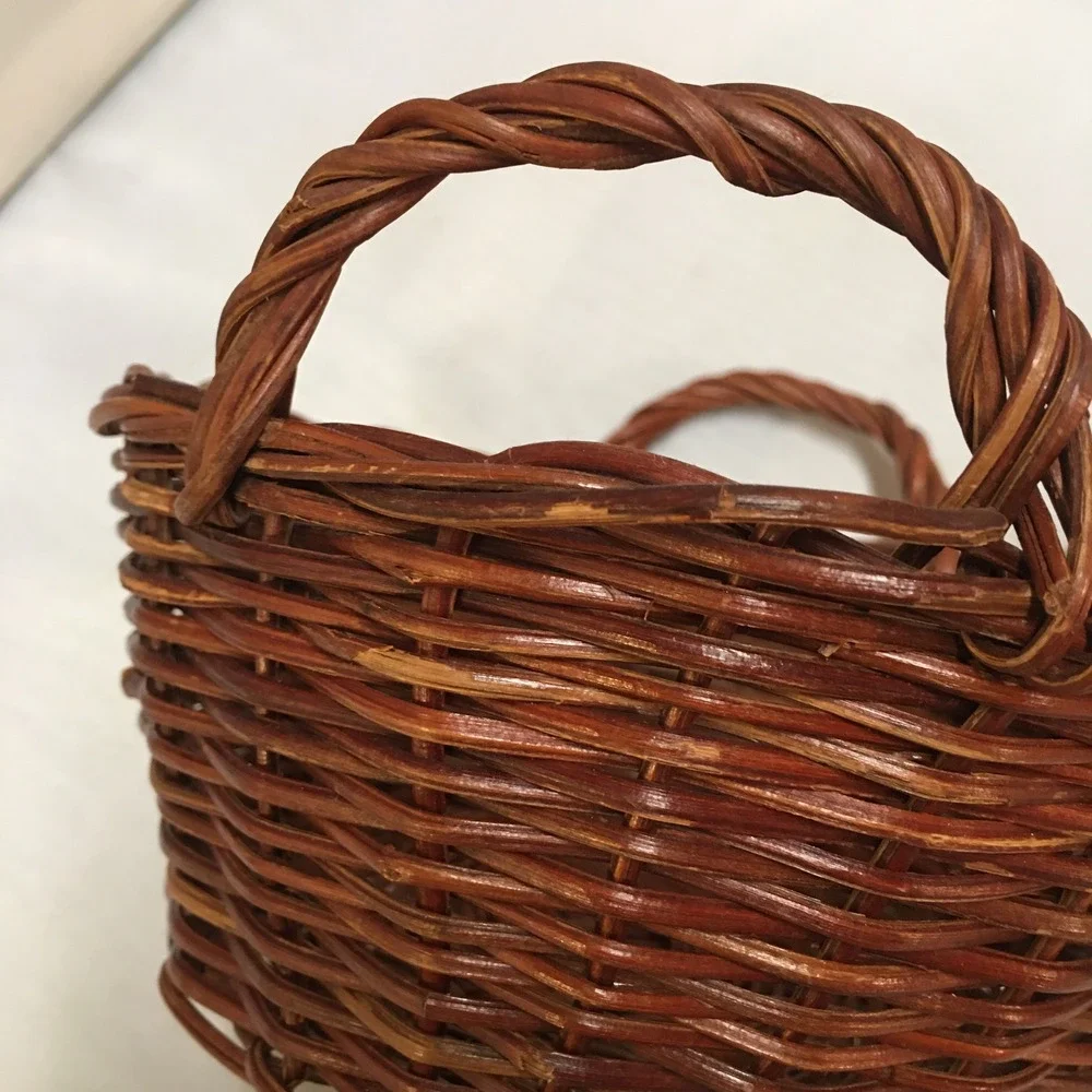 Unbranded handcrafted round